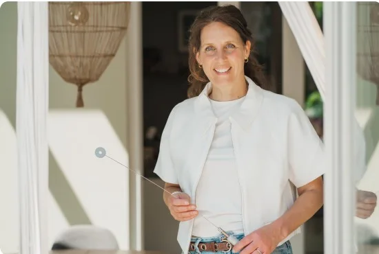 Suzanne van Eck in haar praktijk